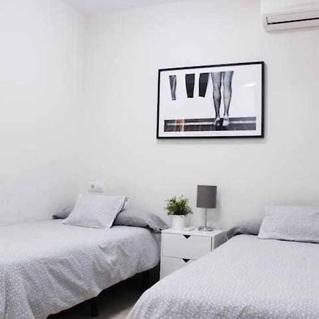 Best Location Apartment In Marbella. Beachfront!! Екстер'єр фото