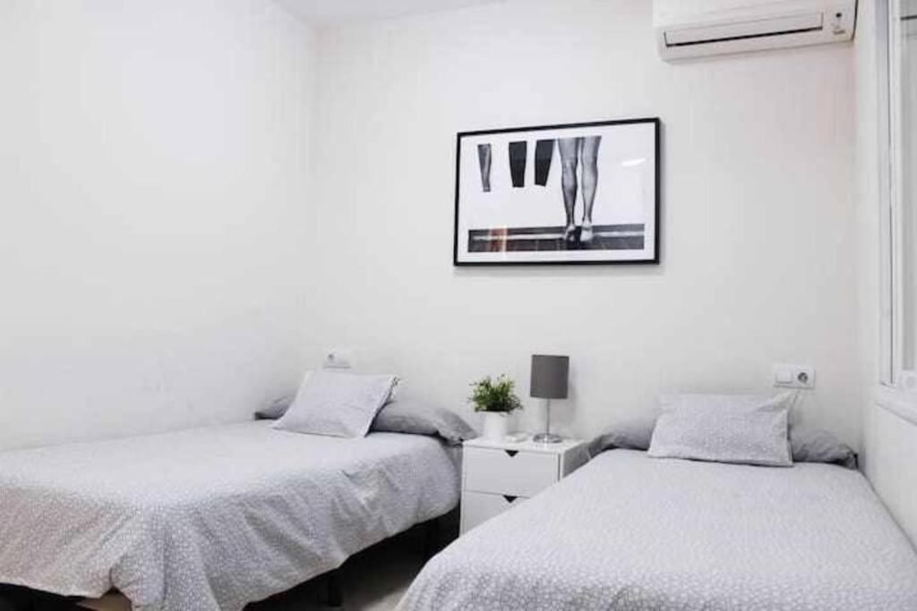Best Location Apartment In Marbella. Beachfront!! Екстер'єр фото