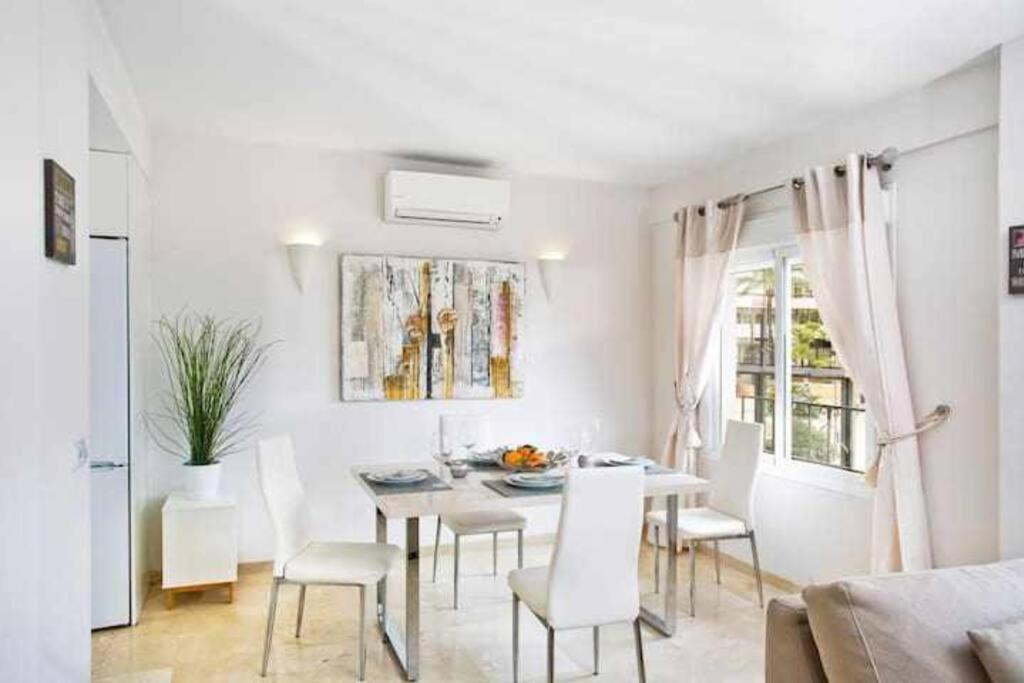 Best Location Apartment In Marbella. Beachfront!! Екстер'єр фото
