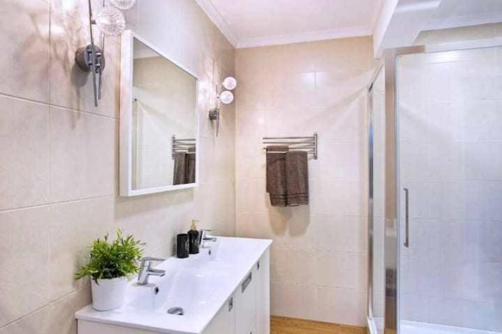 Best Location Apartment In Marbella. Beachfront!! Екстер'єр фото