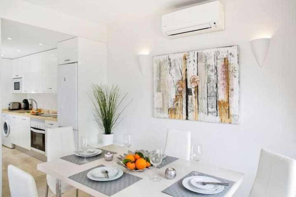 Best Location Apartment In Marbella. Beachfront!! Екстер'єр фото